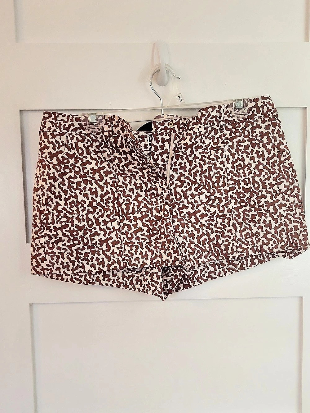 Diane von Furstenberg Animal Print Cotton Shorts Size 8 Like New 3" Inseam